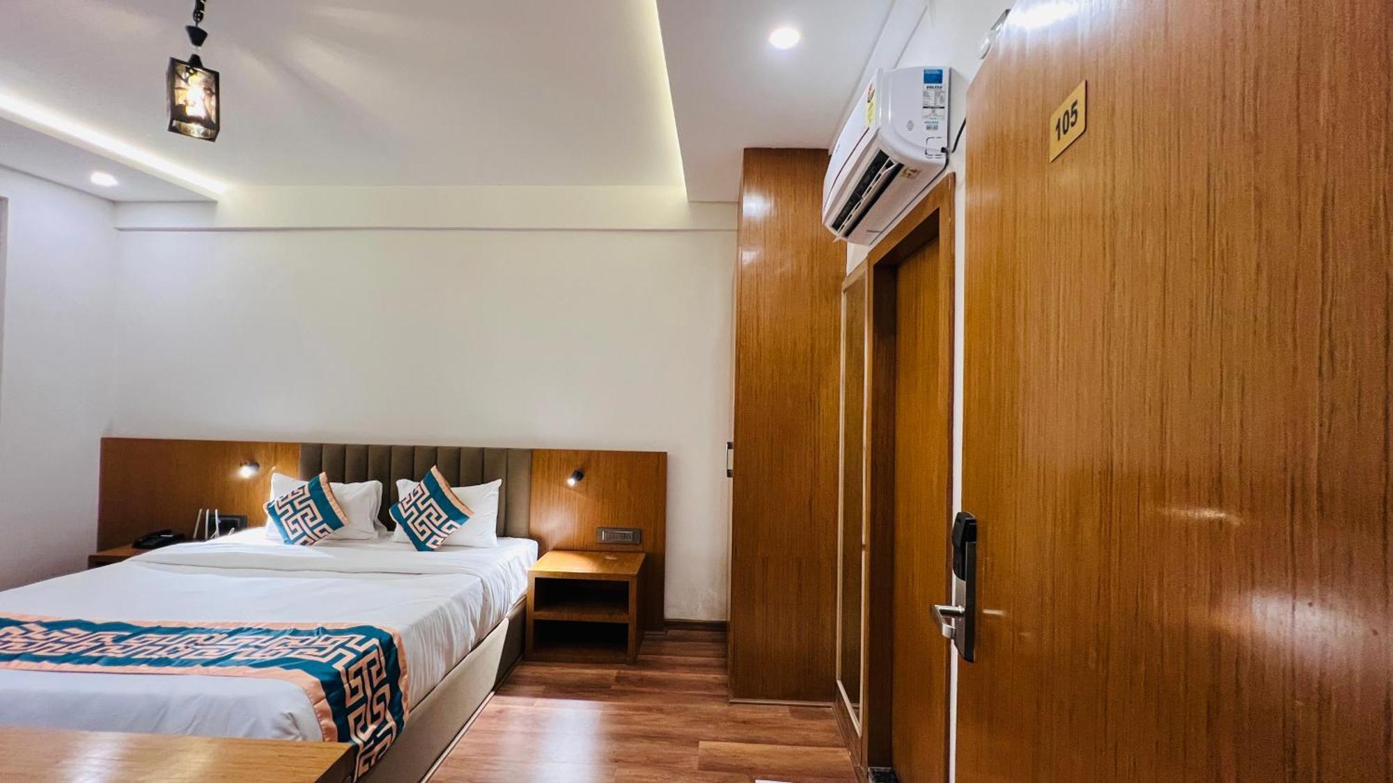 Hotel Aashraya Dod Jala 外观 照片