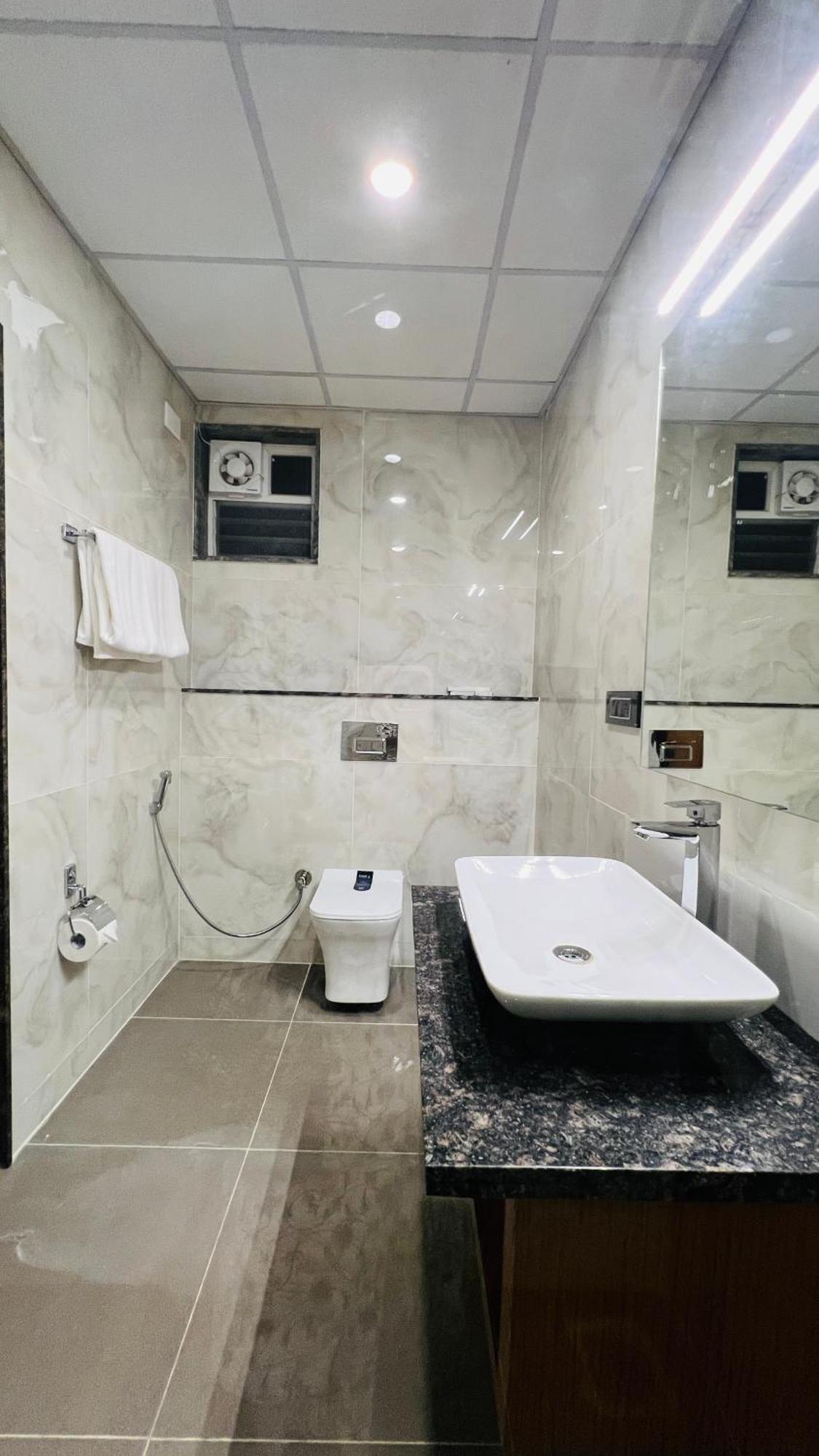 Hotel Aashraya Dod Jala 外观 照片