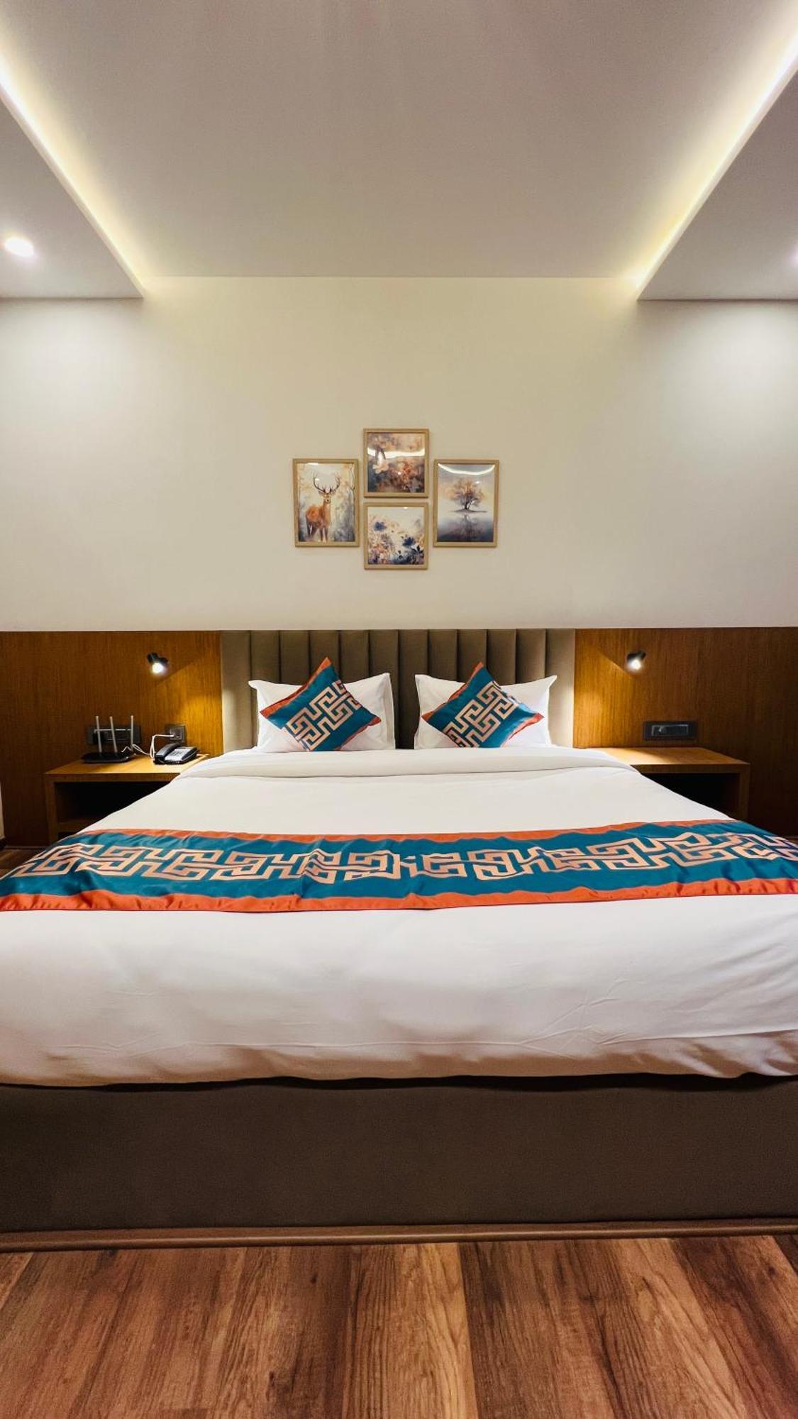 Hotel Aashraya Dod Jala 外观 照片