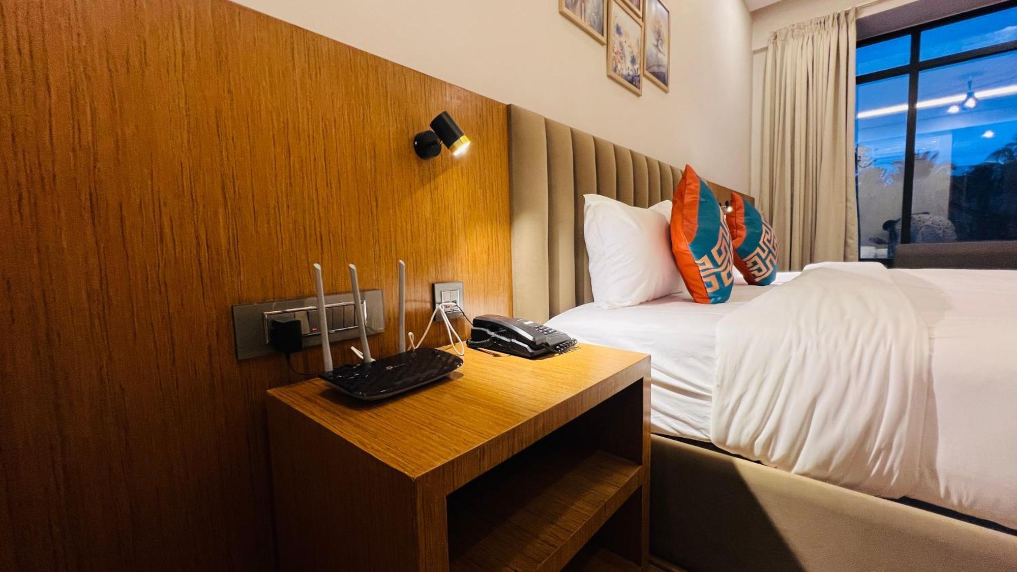 Hotel Aashraya Dod Jala 外观 照片