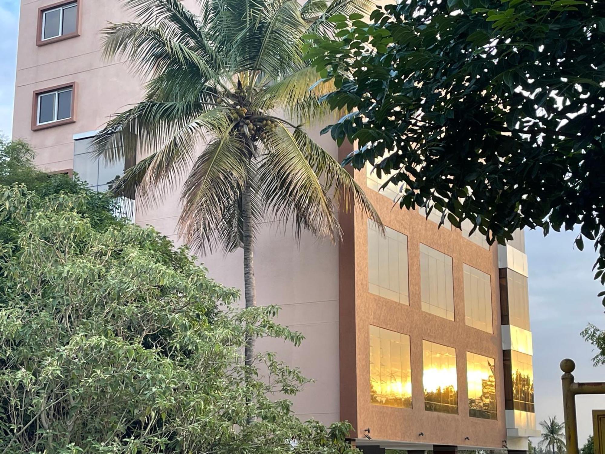 Hotel Aashraya Dod Jala 外观 照片
